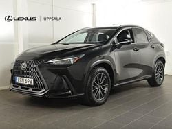 Svart (svartmetallic) Begagnad 2024 Lexus NX450h+ Business Edition SUV | 579 900 kr (Bra pris)