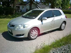 Silver Begagnad 2007 Toyota Auris Halvkombi | 34 800 kr (Marknadspris)