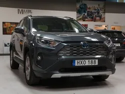 Grå Begagnad 2019 Toyota RAV4 Hybrid Executive SUV | 354 500 kr (Marknadspris)