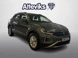 Grå Begagnad 2022 VW T-Roc Life SUV | 279 900 kr (Marknadspris)