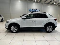 Vit Begagnad 2023 VW T-Roc Life SUV | 239 900 kr (Marknadspris)