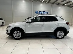 Vit Begagnad 2023 VW T-Roc Life SUV | 239 900 kr (Marknadspris)