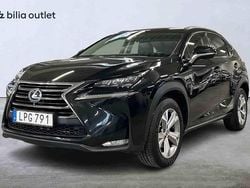 Svart Begagnad 2015 Lexus NX300h SUV | 194 900 kr