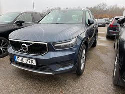 Mörkblå (denimblå metallic) Begagnad 2022 Volvo XC40 SUV | 335 000 kr (Marknadspris)