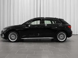 Brilliantsvart Begagnad 2021 Audi A3 Advanced Plus | 239 500 kr (Marknadspris)