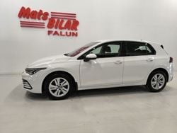 Vit Begagnad 2022 VW Golf VIII Halvkombi | 239 900 kr (Marknadspris)