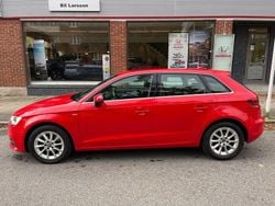 Röd Begagnad 2016 Audi A3 Sportback Attraction Halvkombi | 149 000 kr (Marknadspris)