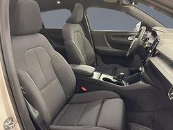 Vit Begagnad 2024 Volvo EC40 Plus SUV | 459 000 kr (Dyr)
