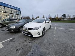 Vit Begagnad 2015 Toyota Auris Touring Sports Edition Kombi | 69 000 kr