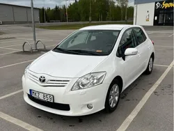 Vit Begagnad 2012 Toyota Auris Plus Halvkombi | 59 000 kr (Marknadspris)