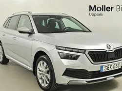 Silver (brilliant silver metallic) Begagnad 2023 Skoda Kamiq Adventure SUV | 249 900 kr (Marknadspris)