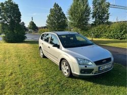 Silver Begagnad 2005 Ford Focus Kombi | 15 000 kr (Marknadspris)