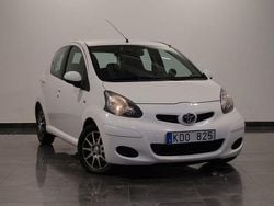 Vit Begagnad 2009 Toyota Aygo Halvkombi | 49 000 kr (Marknadspris)