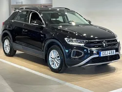 Svart (deep black pearl) Begagnad 2022 VW T-Roc Life SUV | 209 000 kr (Marknadspris)