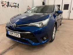 Mörkblå Begagnad 2015 Toyota Avensis Multidrive S Kombi | 189 000 kr (Lite dyr)