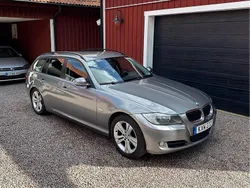 Grå Begagnad 2010 BMW 318 Comfort Edition Kombi | 79 000 kr (Marknadspris)