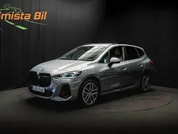 Grå Begagnad 2022 BMW 225 Active Tourer M Sport Minibuss | 339 700 kr (Marknadspris)