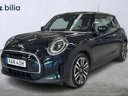 Blå Begagnad 2023 Mini Cooper Halvkombi | 249 900 kr (Lite dyr)