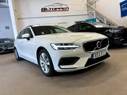 Vit Begagnad 2018 Volvo V60 Momentum Kombi | 219 000 kr (Marknadspris)