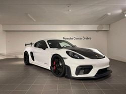Vit Begagnad 2022 Porsche 718 Cayman GT4 Sportkupé | 1 599 000 kr (Superpris)