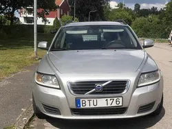 Grå Begagnad 2009 Volvo V50 Kinetic Kombi | 25 000 kr (Superpris)