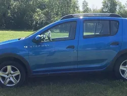 Blå Begagnad 2014 Dacia Sandero Stepway Halvkombi | 33 000 kr (Dyr)