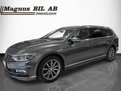 Mörkgrå (grå) Begagnad 2016 VW Passat R-line Kombi | 159 900 kr (Marknadspris)