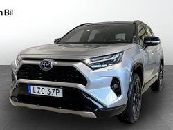 Grå metallic Begagnad 2023 Toyota RAV4 Hybrid SUV | 399 900 kr (Superpris)