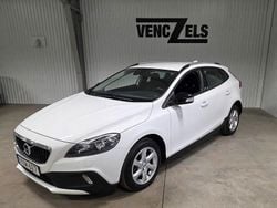 Vit Begagnad 2017 Volvo V40 CC Kombi | 159 000 kr (Marknadspris)