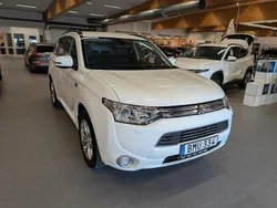 Vit Begagnad 2014 Mitsubishi Outlander P-HEV SUV | 129 900 kr (Bra pris)
