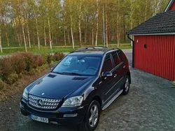 Svart Begagnad 2008 Mercedes ML350 SUV | 75 000 kr (Bra pris)