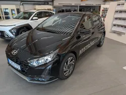Svart Ny 2024 Hyundai i20 Essential Halvkombi | 219 900 kr (Bra pris)
