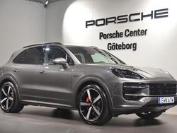 Mörkgrå (grey) Ny 2025 Porsche Cayenne S E-Hybrid SUV | 1 744 500 kr (Dyr)