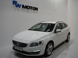 Vit Begagnad 2017 Volvo V60 Standard Kombi | 169 900 kr (Marknadspris)