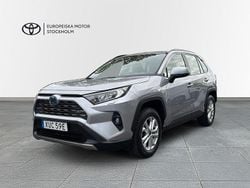 Silver Begagnad 2024 Toyota RAV4 Hybrid Active SUV | 409 900 kr (Marknadspris)