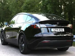 Svart Begagnad 2021 Tesla Model Y Long Range SUV | 249 000 kr