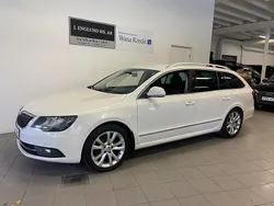 Vit Begagnad 2013 Skoda Superb Elegance Kombi | 119 900 kr (Lite dyr)