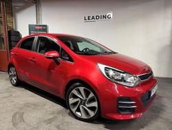 Röd Begagnad 2016 Kia Rio Halvkombi | 89 900 kr (Marknadspris)