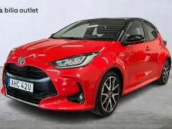 Röd Begagnad 2021 Toyota Yaris Hybrid Edition Halvkombi | 209 000 kr (Marknadspris)