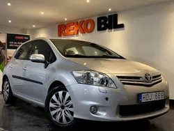 Silver Begagnad 2010 Toyota Auris Halvkombi | 64 900 kr (Bra pris)