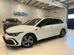 Vit Begagnad 2023 VW Golf VIII R-line Kombi | 319 900 kr (Lite dyr)
