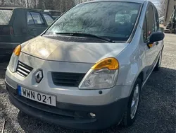 Grå Begagnad 2005 Renault Modus Minibuss | 28 000 kr (Marknadspris)