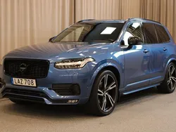 Blå (bursting blue metallic) Begagnad 2016 Volvo XC90 R-Design SUV | 369 900 kr (Marknadspris)