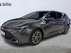 Grå Begagnad 2024 Toyota Corolla Style Kombi | 299 900 kr (Marknadspris)