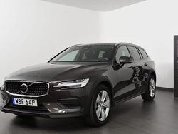 Grå Begagnad 2024 Volvo V60 CC Core Kombi | 394 500 kr (Bra pris)