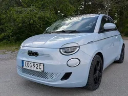 Blå Begagnad 2022 Fiat 500e La Prima Cab | 279 000 kr (Dyr)