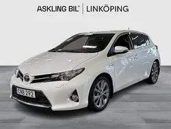 Vit Begagnad 2013 Toyota Auris Hybrid Edition Halvkombi | 139 000 kr (Marknadspris)