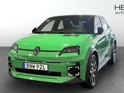 Grön (green) Ny 2025 Renault R5 Techno Halvkombi | 425 700 kr (Marknadspris)