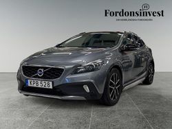 Grå Begagnad 2015 Volvo V40 CC Summum Kombi | 149 900 kr (Marknadspris)