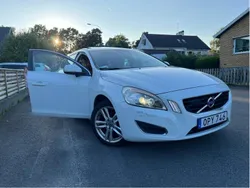 Vit Begagnad 2012 Volvo V60 Summum Kombi | 93 000 kr (Marknadspris)